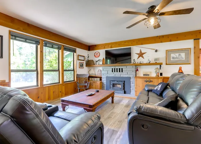 1 Mi To Lake: Hot Tub Haven In Pollock Pines!