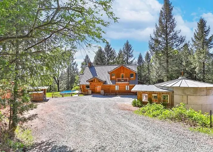 Lazy Bear Haven - Luxury Log Cabin Retreat