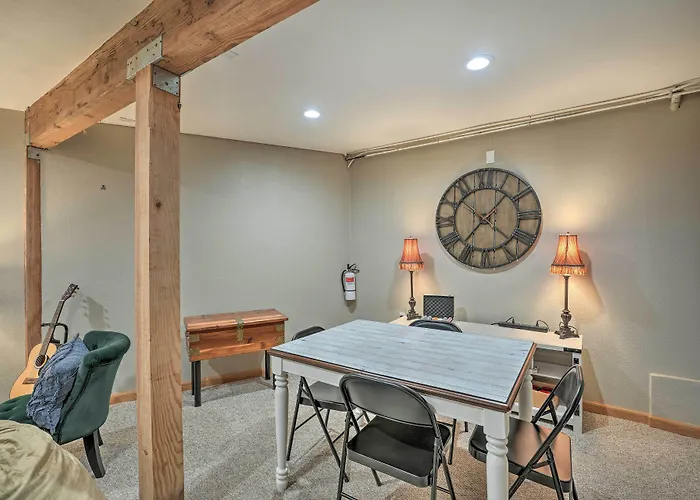 1 Mi To Jenkinson Lake: 'Apple'S Chalet' W/ Deck