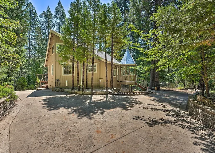 1 Mi To Jenkinson Lake: 'Apple'S Chalet' W/ Deck